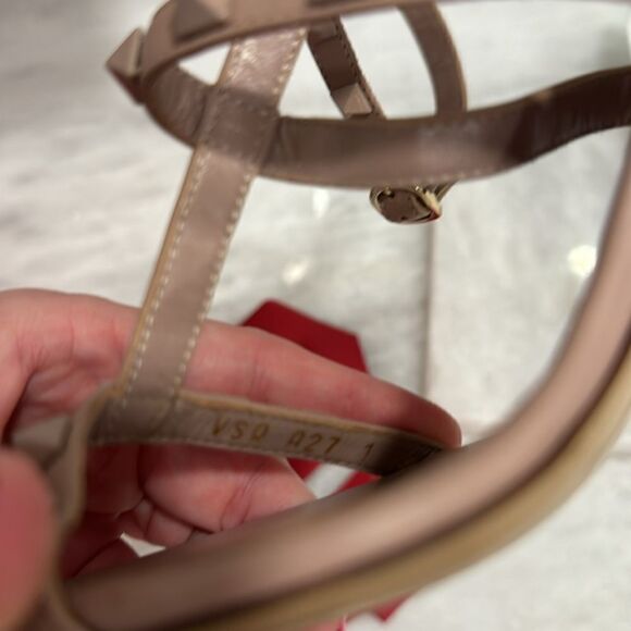 Valentino Garavani Poudre tan nude blush Rockstud T-Strap Sandal tonal heels 38 - Picture 10 of 15